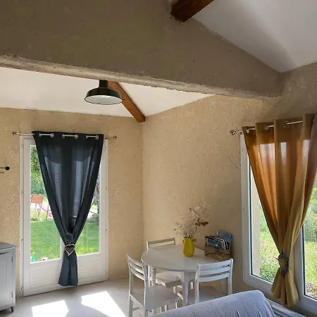 Cabanon Entoure De Montagnes Et D'oliviers بيت للعطل نييون