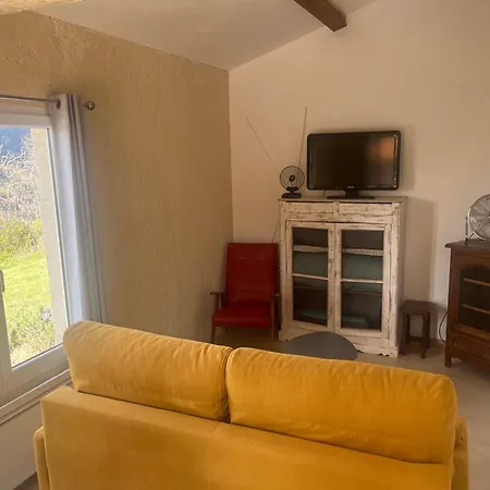 Holiday home Cabanon Entoure De Montagnes Et D'oliviers Nyons