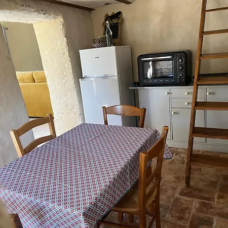 Cabanon Entoure De Montagnes Et D'oliviers Holiday home Nyons