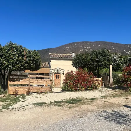 Cabanon Entoure De Montagnes Et D'oliviers Holiday home Nyons