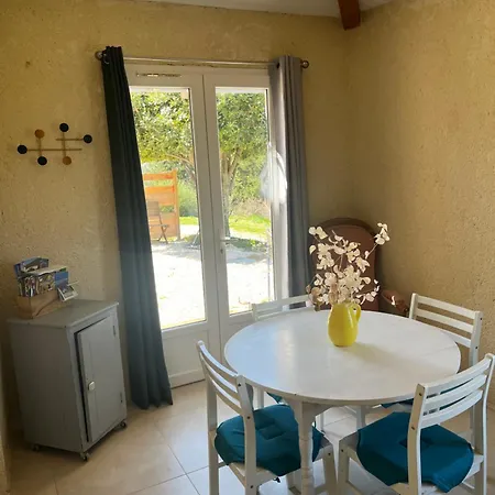 Cabanon Entoure De Montagnes Et D'oliviers Nyons